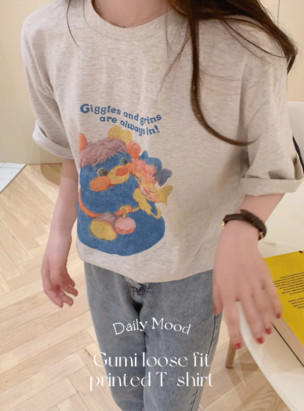 젤리스 루즈핏 나염 티셔츠 STS2225봄 여름 반팔 프린팅 오버핏 기본 베이직 라운드 배색 레이어드 캠퍼스룩 데이트룩 이지룩